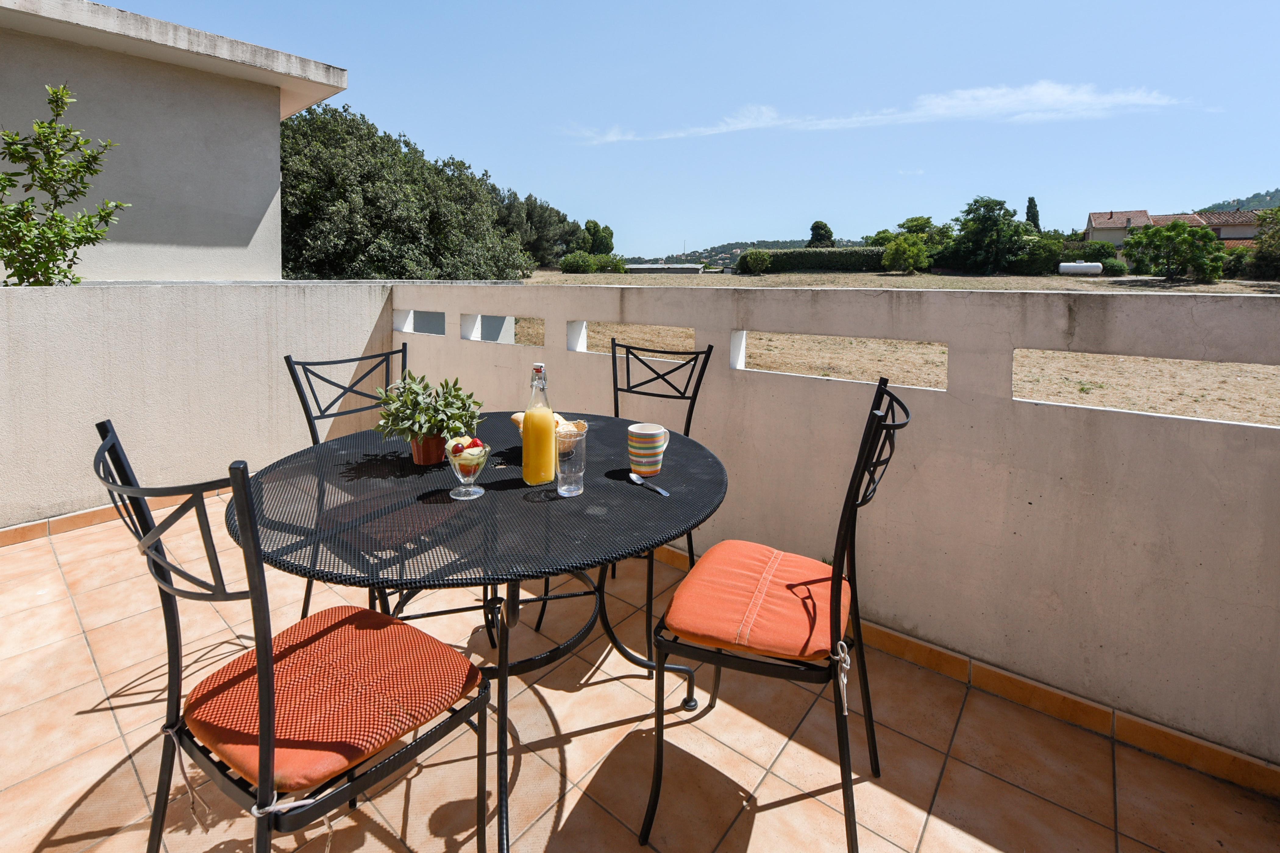 Zenitude Hôtel-résidences Toulon Six Fours 3*