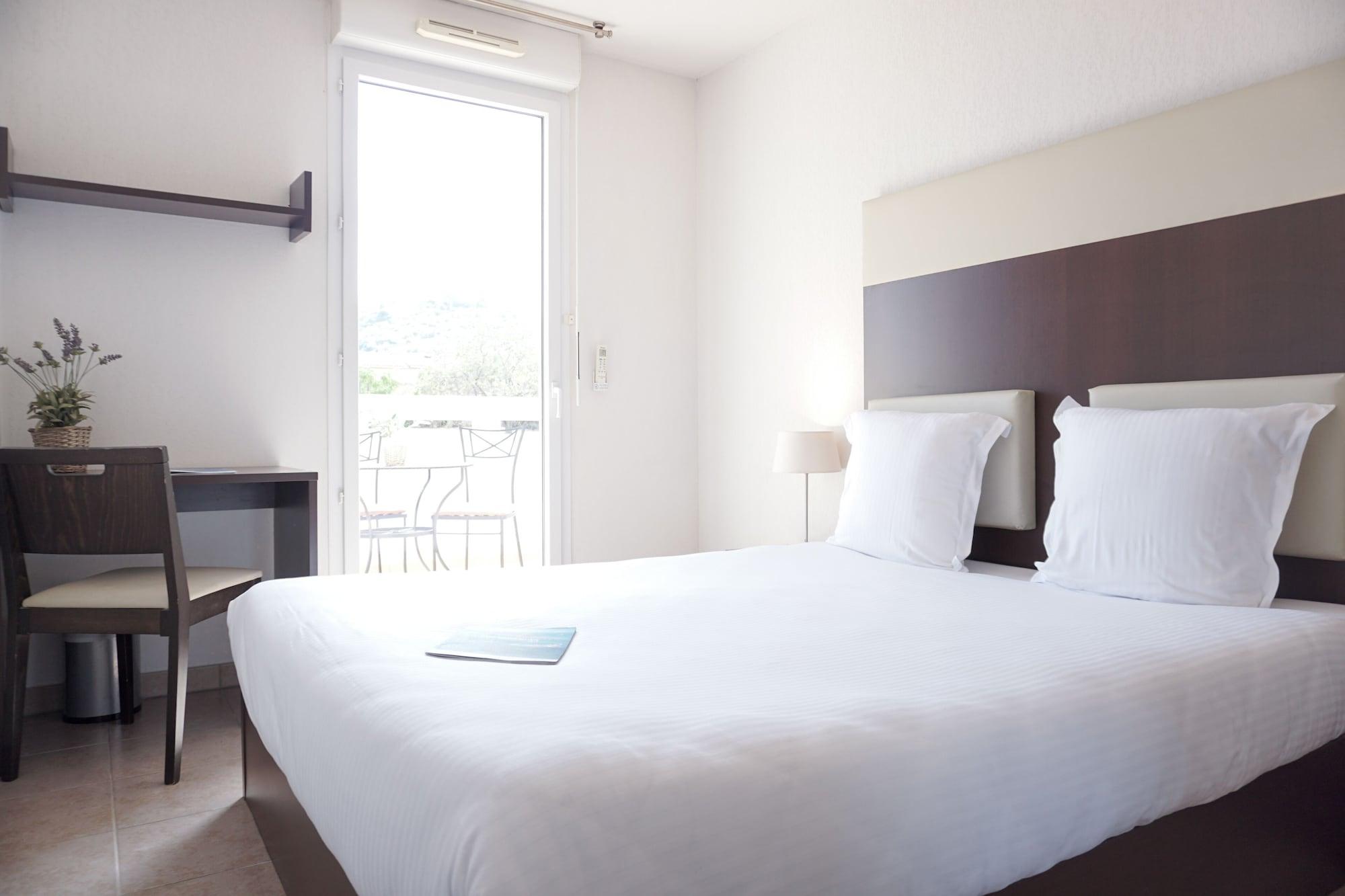 Zenitude Hôtel-résidences Toulon Six Fours Hotel 3*