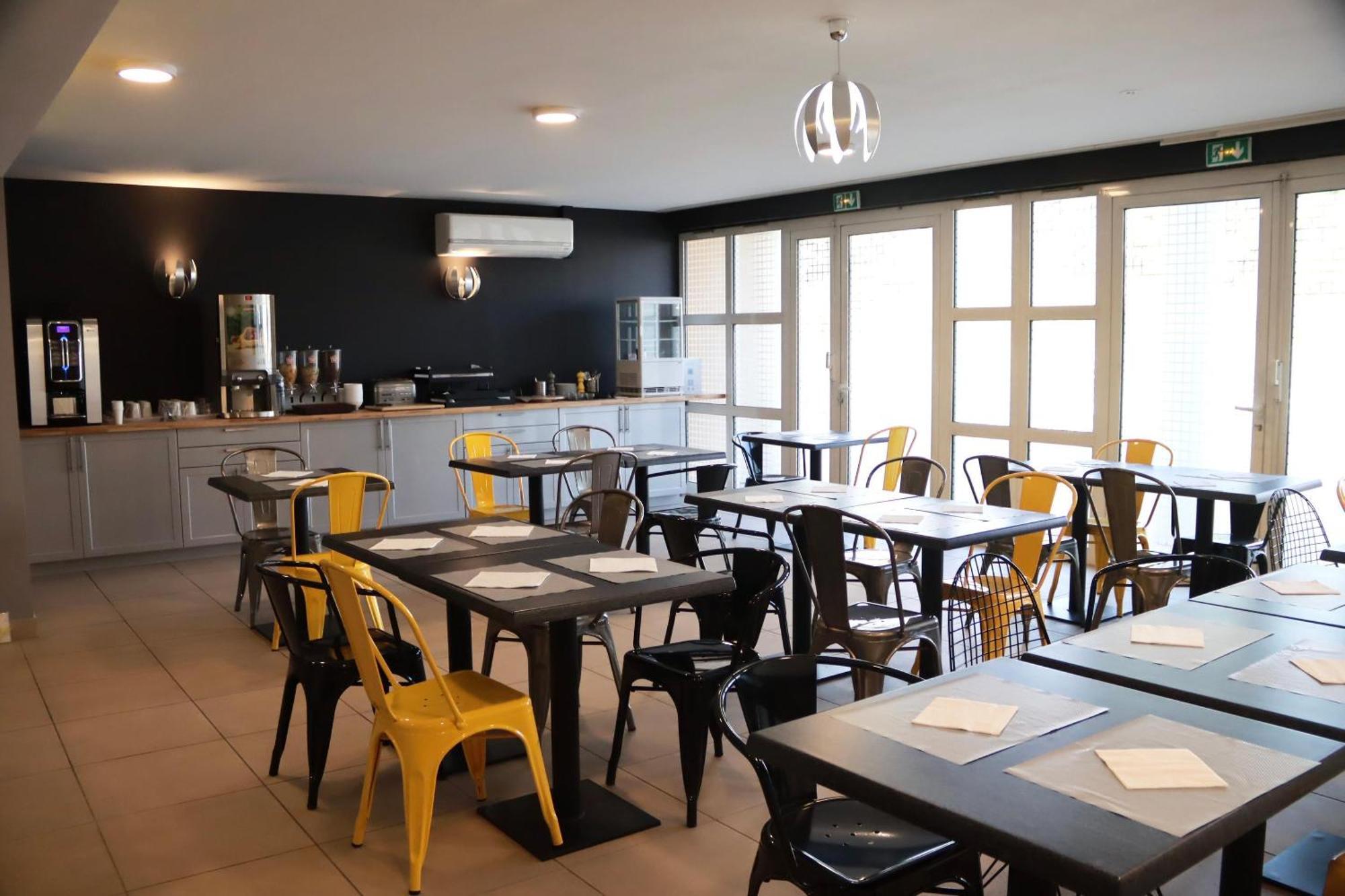 Zenitude Hôtel-résidences Toulon Six Fours Hotel 3*